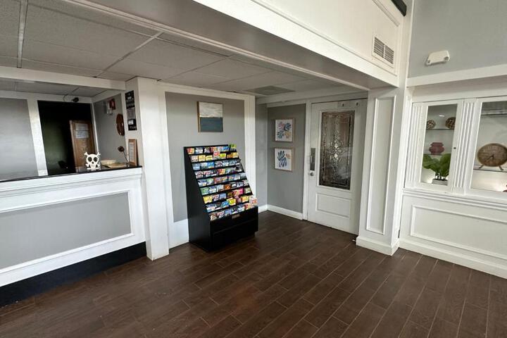 I65 studio suites