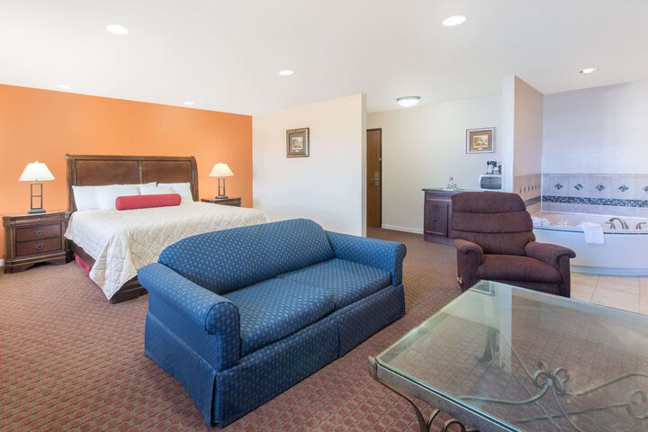 Room 11 of 24
