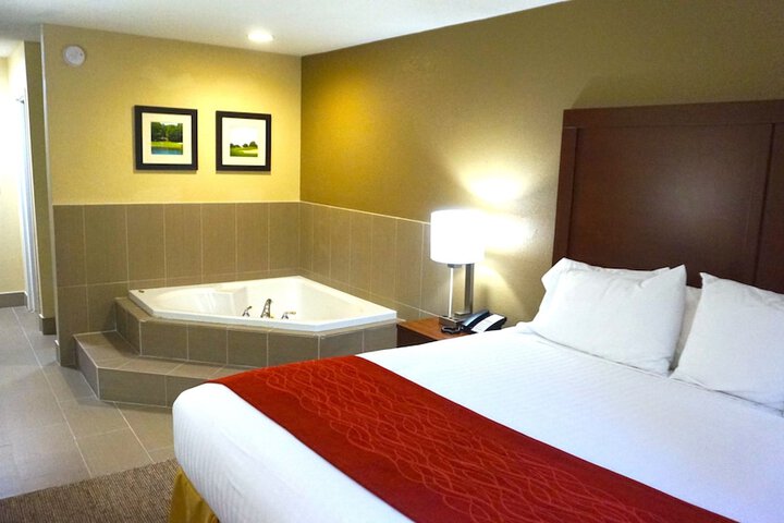 Comfort Inn & Suites Greenwood near University