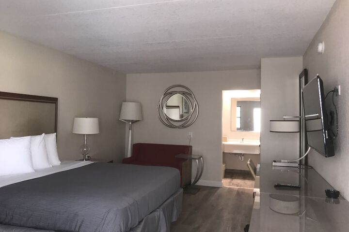 Room 5 of 38