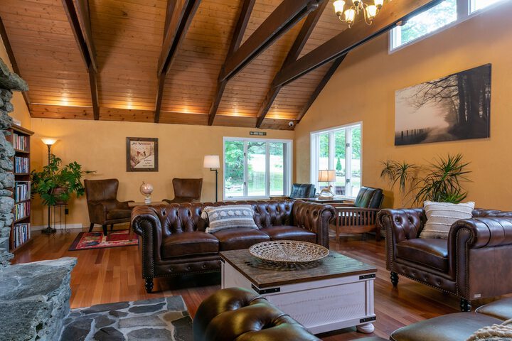 Lounge 45 of 46