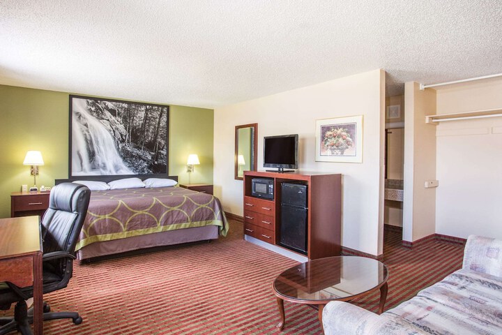 Room 10 of 15