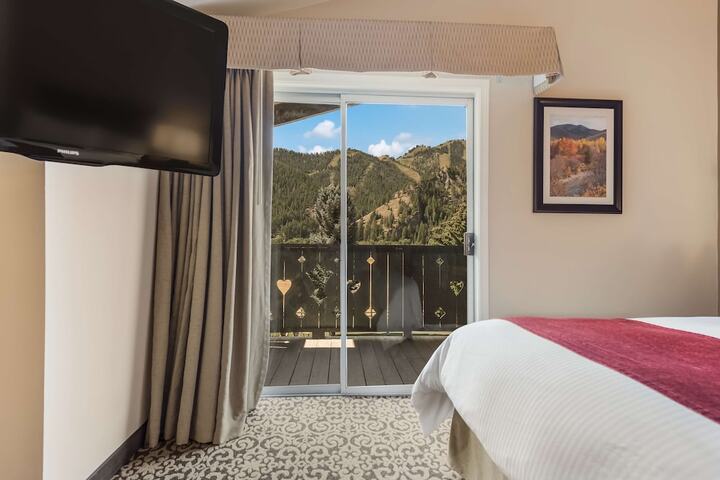 Room 32 of 45
