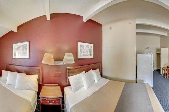 Room 13 of 28