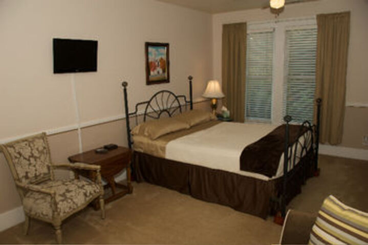 Deer Creek Inn