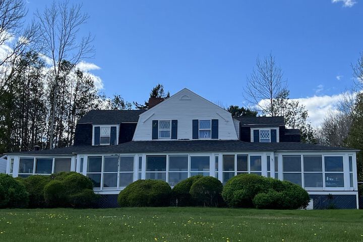 High Tide Inn