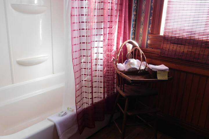 Room 5 of 17