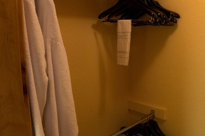 Room 166 of 242