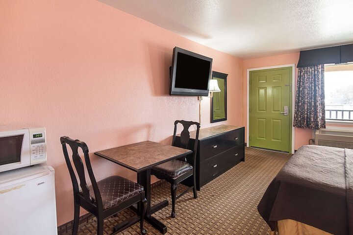 Room 18 of 30