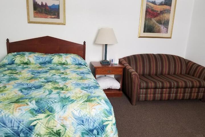 Room 4 of 18