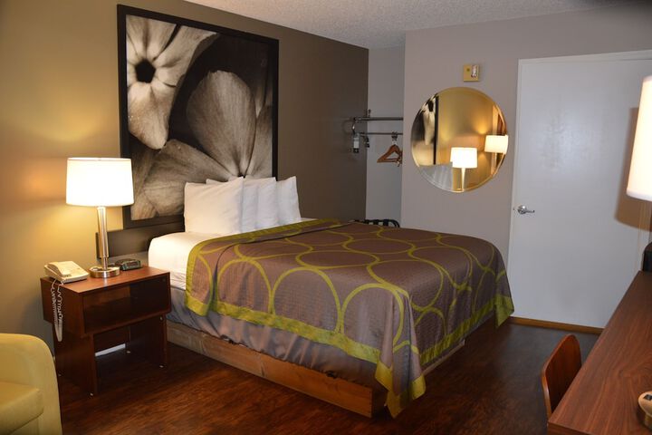 Super 8 by Wyndham Madison