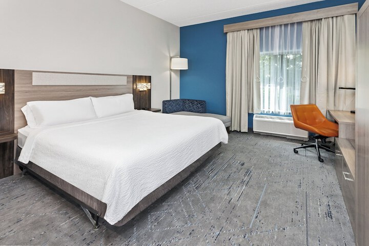 Holiday Inn Express & Suites Chicago West - OHare Arpt Area by IHG