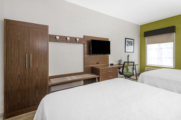Room 33 of 62