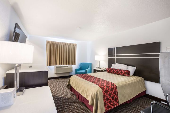 Americas Best Value Inn Charlotte MI