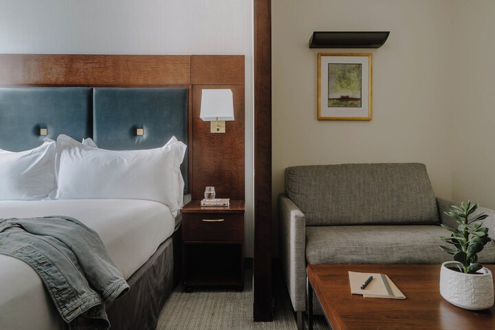 Room 19 of 48