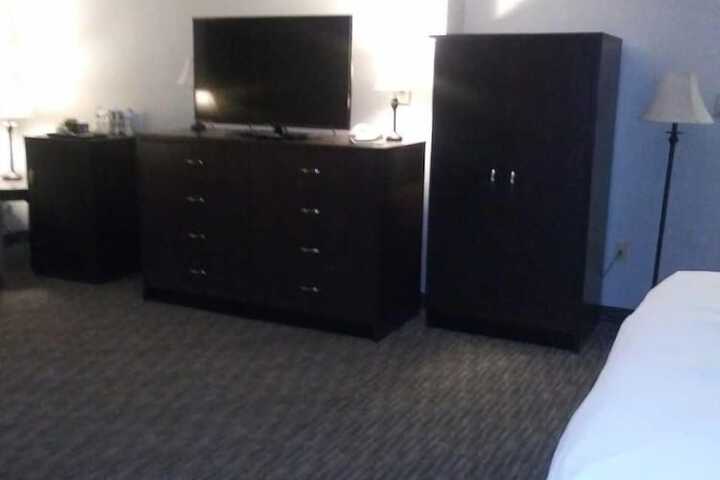 DoubleTree by Hilton Detroit - Dearborn