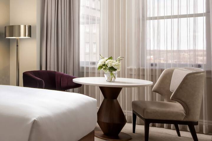 Fairmont Hotel Macdonald