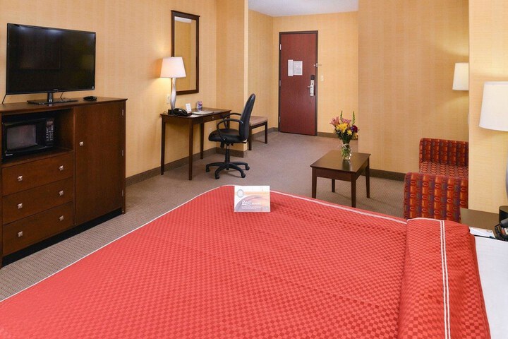 Room 11 of 40