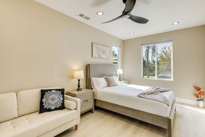 Mtn-view Gem w / Private Yard: Luxe Beaumont Home