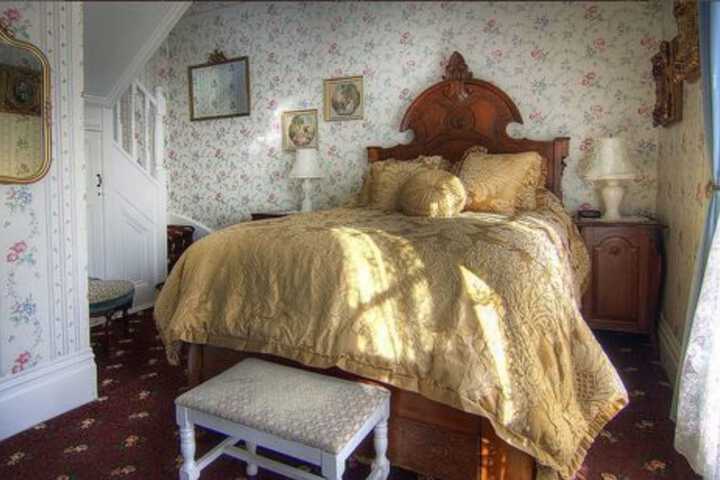 Gingerbread Mansion Inn