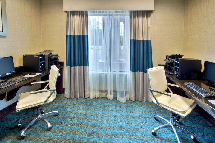 Holiday Inn Express & Suites Oak Ridge by IHG