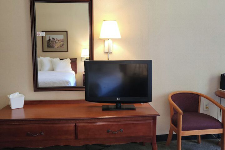 Room 10 of 32