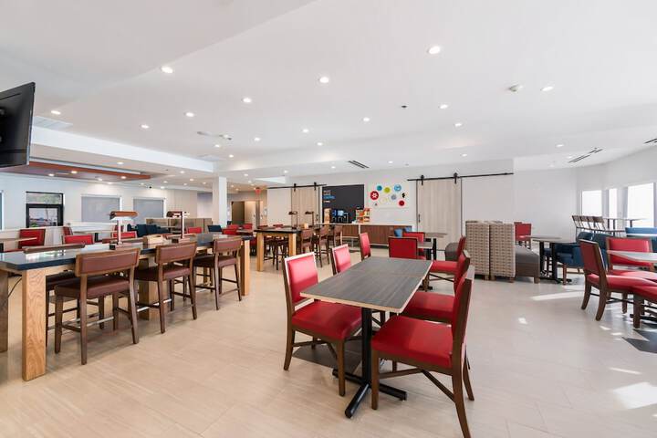 Holiday Inn Express Naperville by IHG