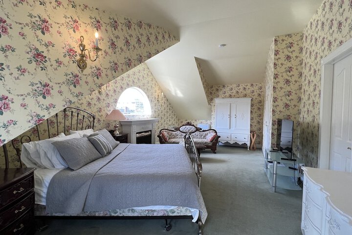 Room 15 of 32