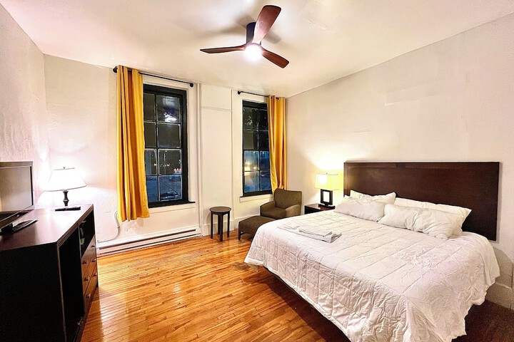 Room 6 of 14