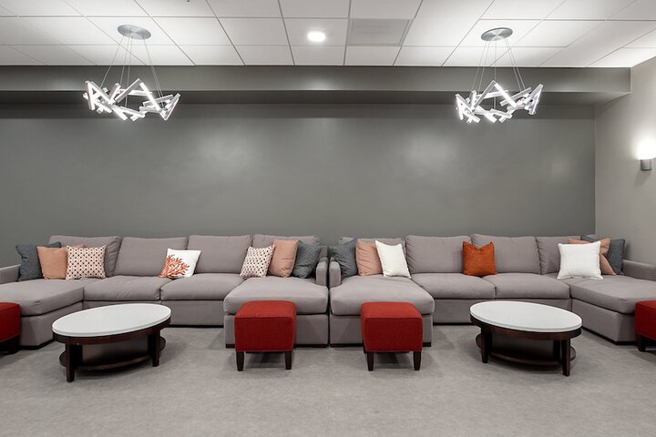 Lounge 98 of 116