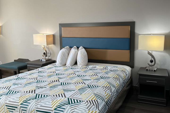 Room 10 of 16