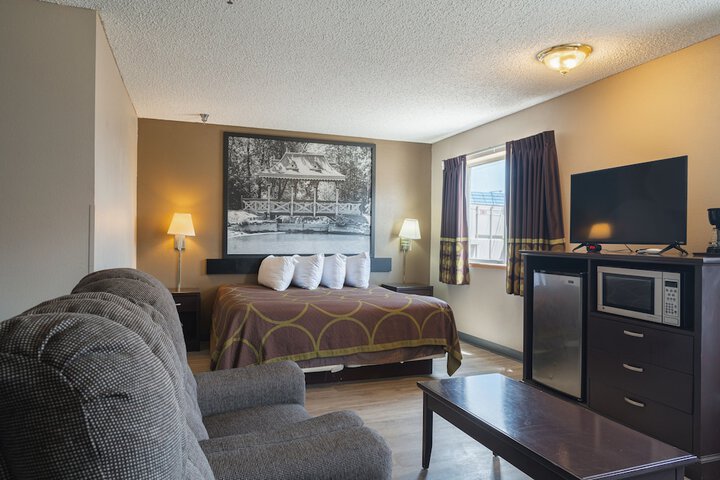 Room 10 of 18