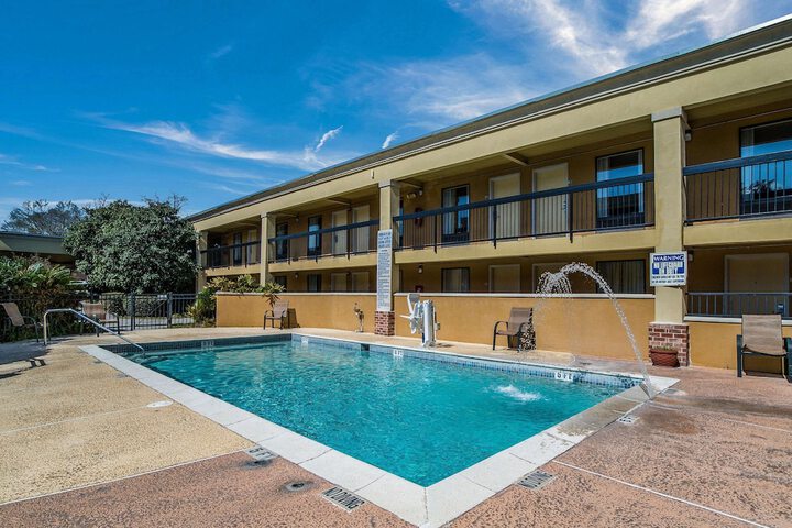 Quality Inn & Suites Conference Center Statesboro Historic District