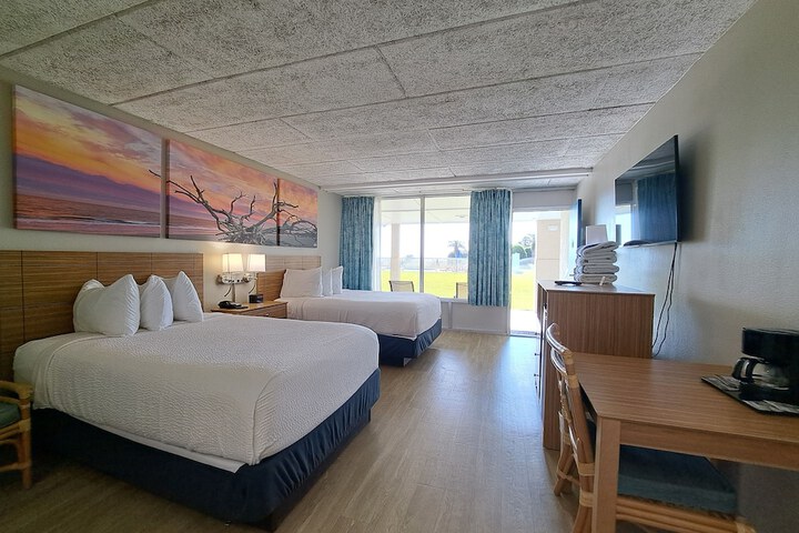Days Inn & Suites by Wyndham Jekyll Island