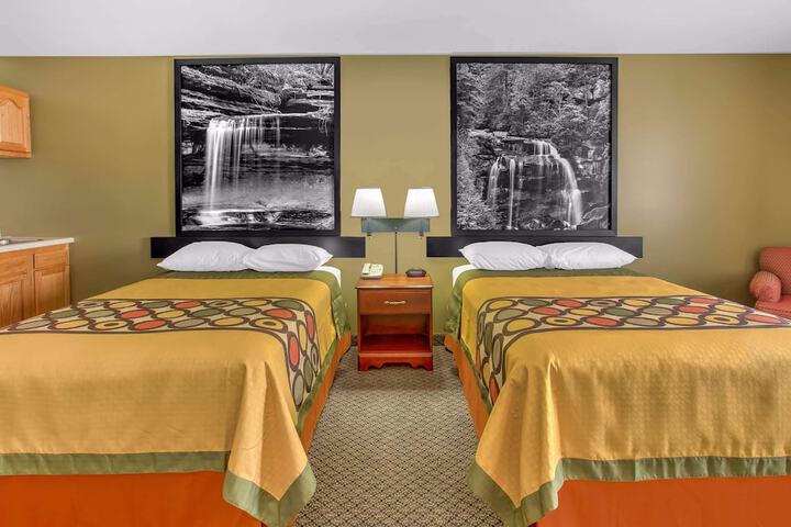 Room 7 of 16