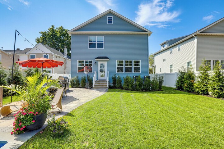 Sleek Long Branch Vacation Rental w / Pool + Patio!