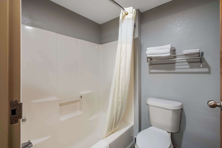 Econo Lodge Inn & Suites Diamondhead
