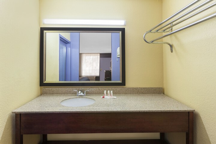 Room 12 of 16