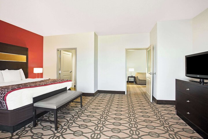 La Quinta Inn & Suites by Wyndham Pearsall