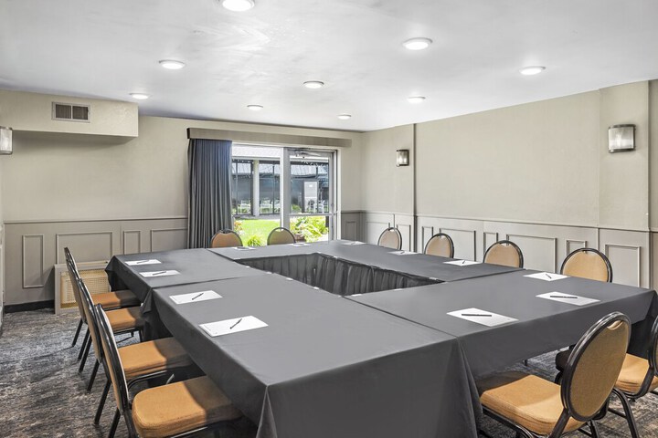 DoubleTree by Hilton Roseville Minneapolis