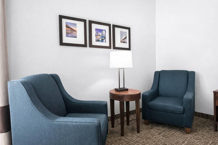 Comfort Suites Baymeadows Near Butler Blvd