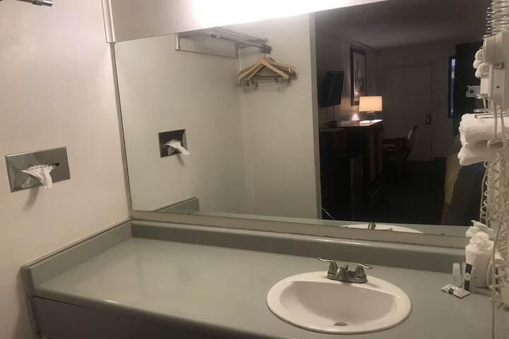 Travelers Inn & Suites