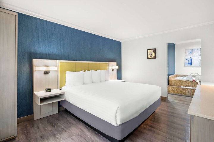 Room 4 of 42