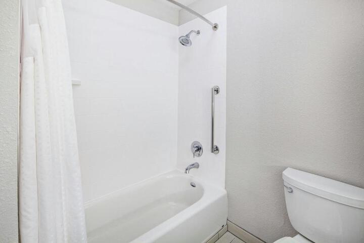 Holiday Inn Express & Suites Clovis-Fresno Area by IHG