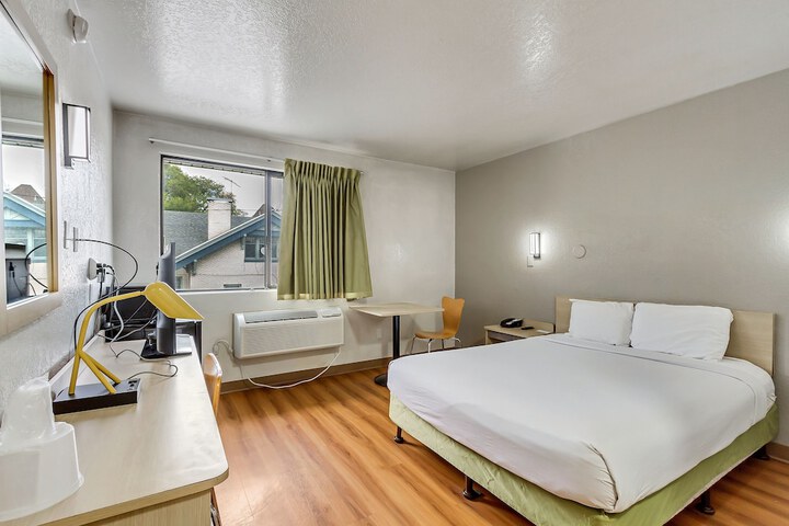 Room 25 of 61