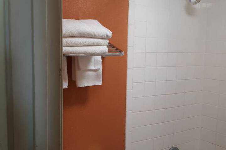 Room 15 of 80