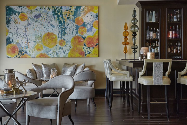 Lounge 56 of 68
