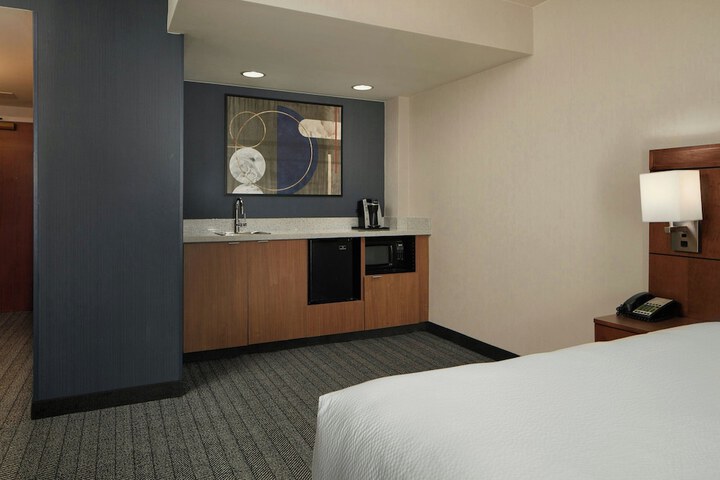 Room 27 of 46
