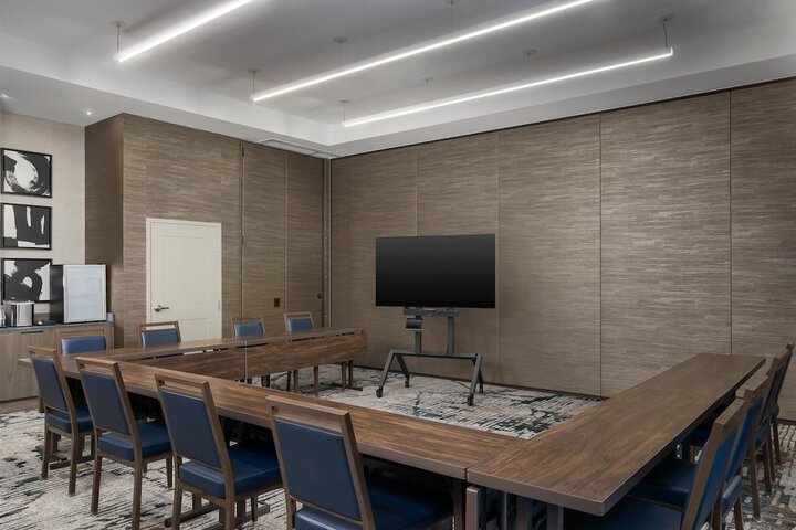 Hotel Avail Rogers Tapestry Collection by Hilton