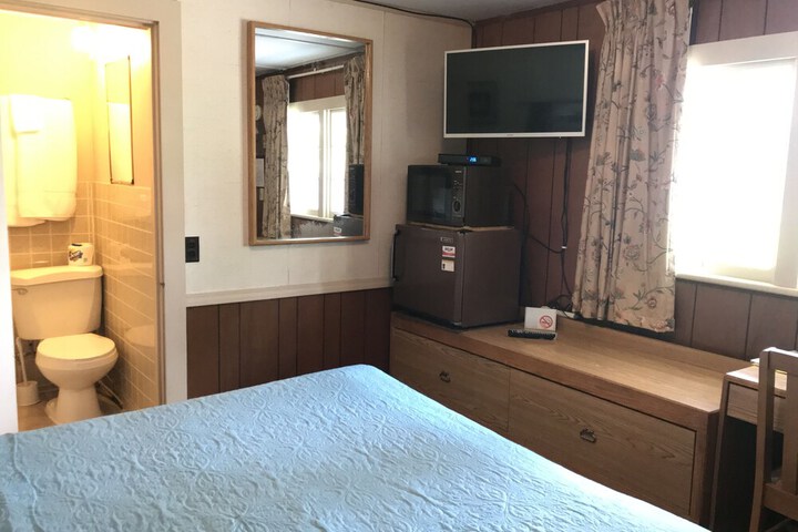 Chamber Lane Motel